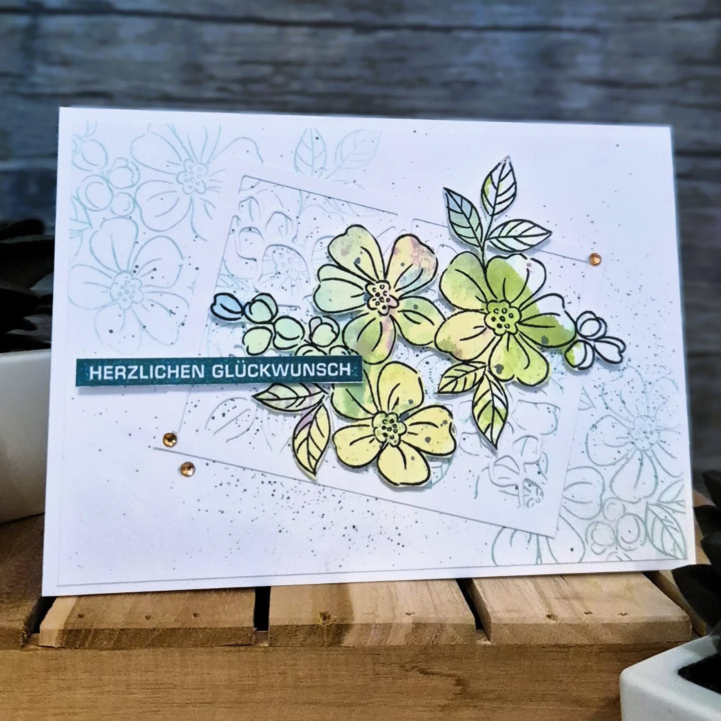 Diese wunderschöne Karte ist für die liebe Mandy von @mandy_kuehn_91 entstanden. Mit dem Produktpaket Lagenweise Blüten von Stampin'Up!® kann man wirklich wunderbar spielen. Und Floral geht doch immer😊😊

Habt einen schönen Tag,
Euer StempeltierchenLeipzig

#stempeltierchenleipzig #freufreufreu #basteln #stampinup #stampinup2026