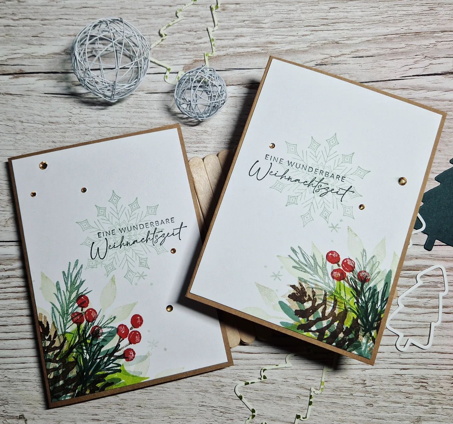 Beim kreativen Stammtisch sind diese hübschen weihnachtlichen Grußkarten entstanden. Dank der lieben Claudia von @claudias.kreativwerke, die uns diese tolle Technik nach der lieben @stampinxime gezeigt hat. Das macht so viel Spaß.

#stempeltierchenleipzig #stampinup #basteln #selbstgemacht #Mitliebe #DIY #weilmirdasspaßmacht #blogger #happy #papierliebe #cards #karten #stempeln #freufreufreu #weihnachten #Weihnachtscountdown #weihnachtspost
