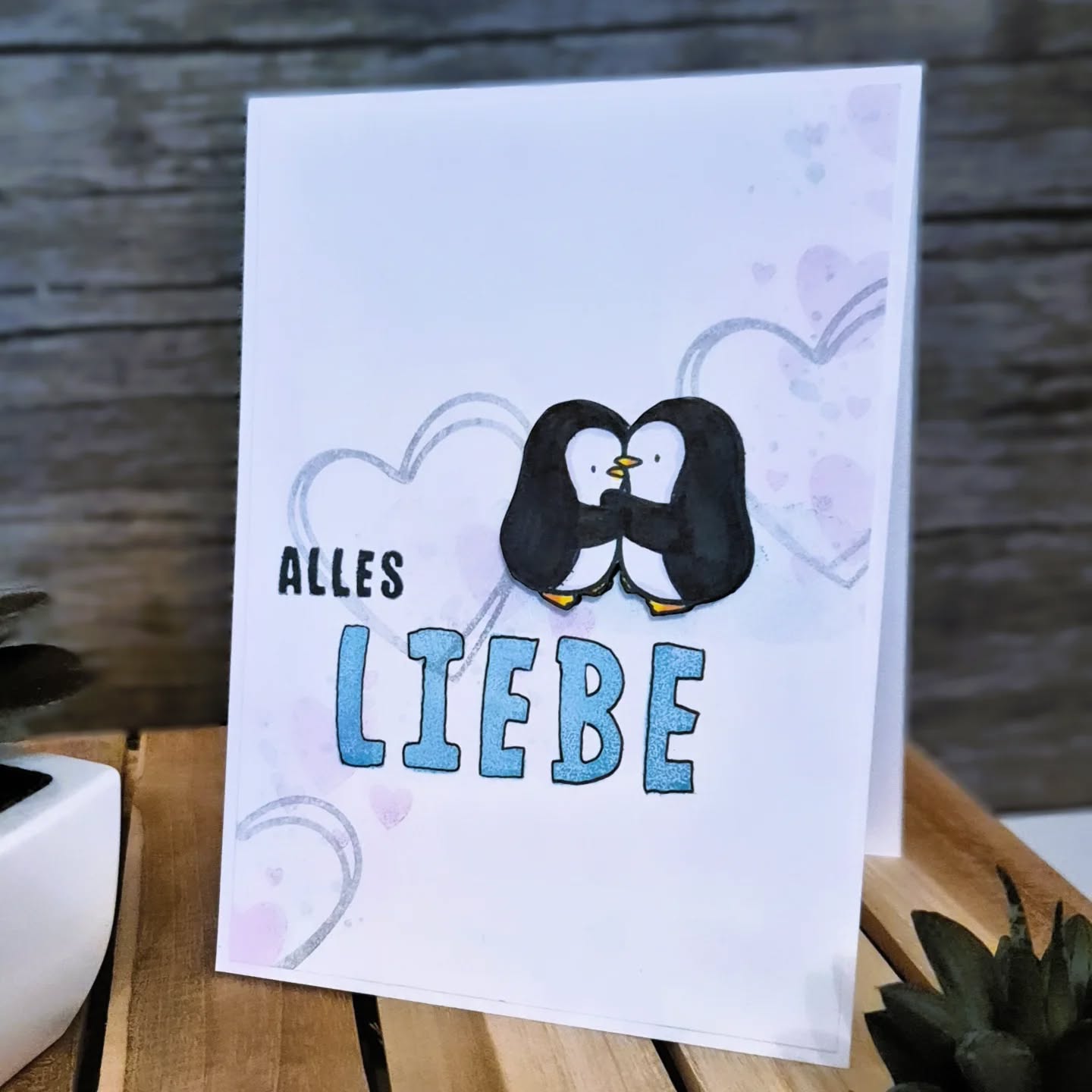Eine letzte Karte aus meinem Projekt einfach stempeln, habe ich noch für euch. Die zwei Pinguine von @createasmilestamps sind doch einfach nur zuckersüß.

Habt einen schönen Tag,

Euer StempeltierchenLeipzig

#stempeltierchenleipzig #freufreufreu #happy #stempeln