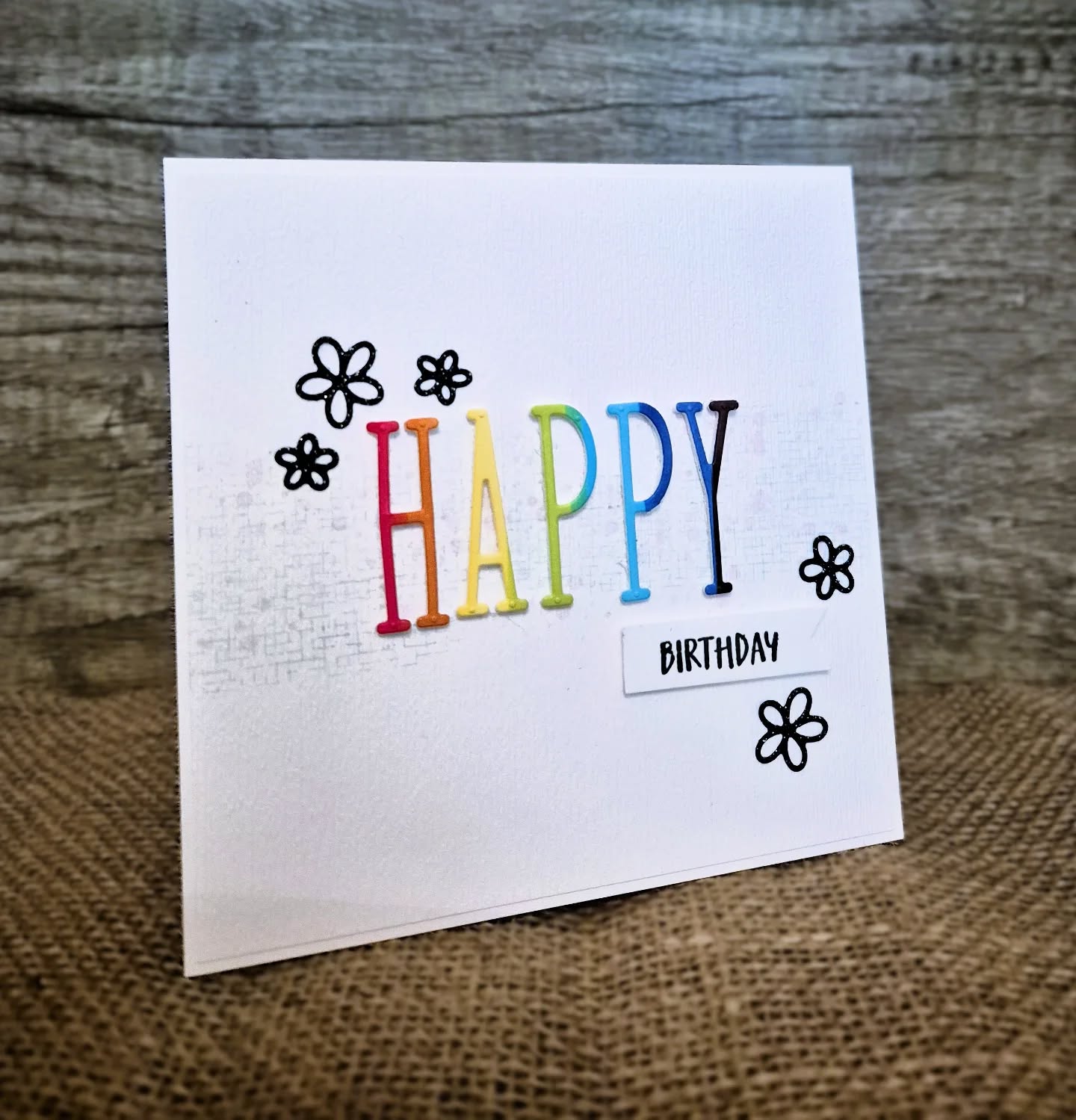 Mit tollen Produkten von Stampin'Up!® könnt Ihr wunderschöne Karten gestalten. Diese Geburtstagkarte für meine liebste Anke @a.n.l.e.13 hat so viel Spaß gemacht zu gestalten und hat viel Freude gebracht.

Verwendete Produkte von Stampin Up!®

- Farbkarton Grundweiß
- Stanzformen Angesagtes Alphabet
- Produktpaket Fähnchen Grüße
- Stampin'Blends
- Produktpaket Swirled Designs

Diese Produkte findet ihr in meinem Onlineshop von Stampin'Up! Den Link dazu in meinem Profil

#stempeltierchenleipzig #stampinup #freufreufreu #stampinup2025

Habt einen schönen Tag,

Euer StempeltierchenLeipzig